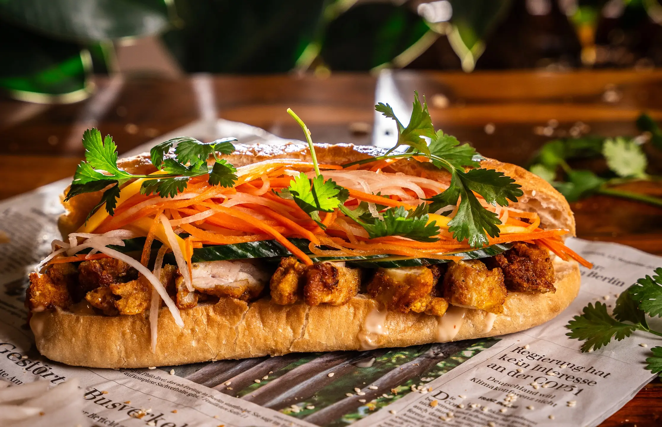 Chicken Grip Bánh Mì mit doppelt frittiertem Hähnchen